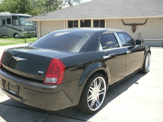 Chrysler 300 2005 photo 21