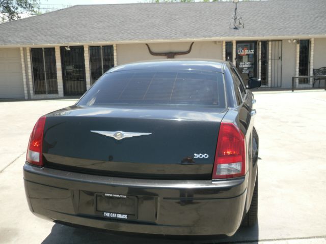 Chrysler 300 2005 photo 3