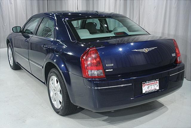 Chrysler 300 2005 photo 1