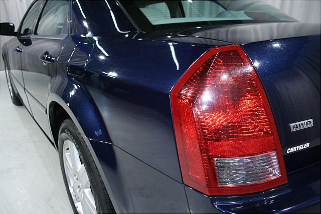 Chrysler 300 2005 photo 2