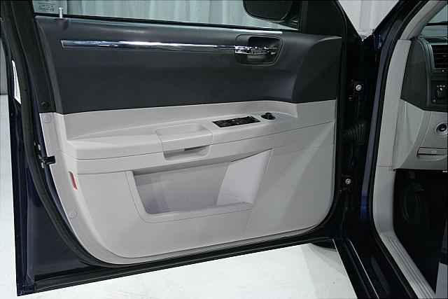 Chrysler 300 2005 photo 5