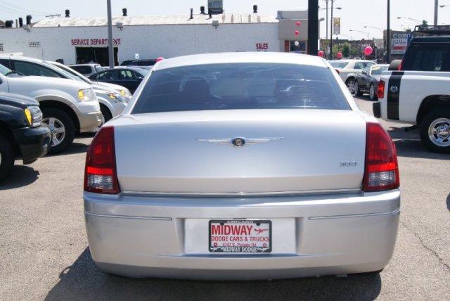 Chrysler 300 2005 photo 3