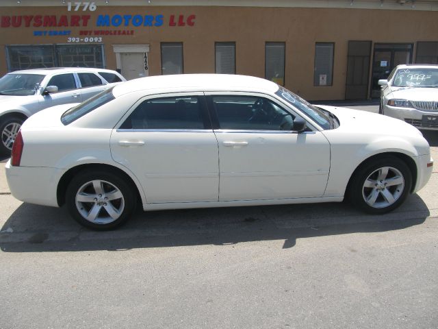 Chrysler 300 2005 photo 18