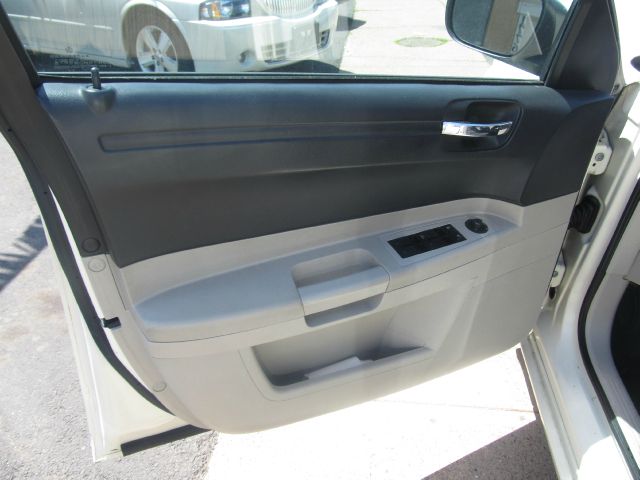 Chrysler 300 2005 photo 19