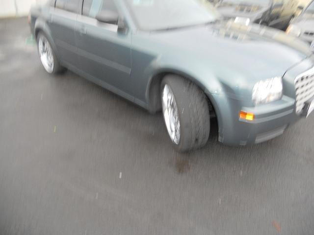 Chrysler 300 2005 photo 2