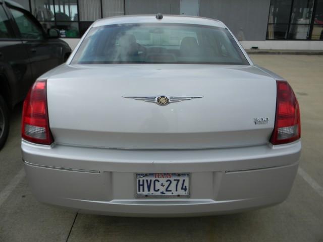 Chrysler 300 2005 photo 1