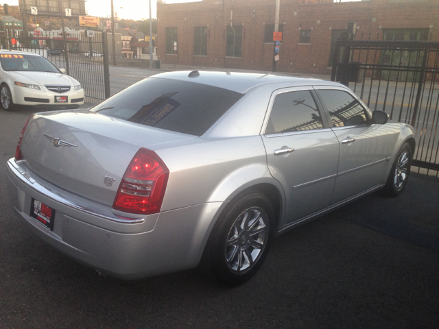 Chrysler 300 2005 photo 1