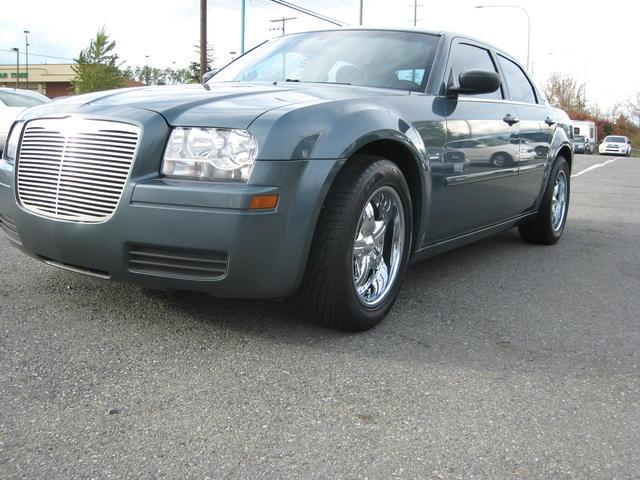 Chrysler 300 2005 photo 2