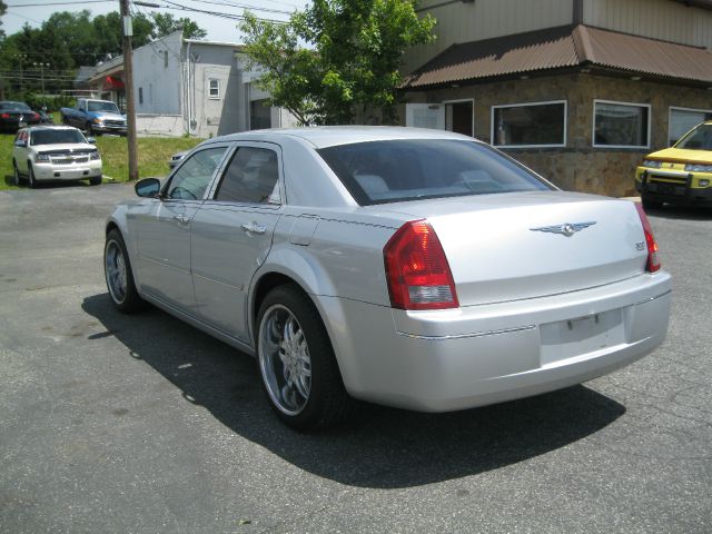 Chrysler 300 2005 photo 15