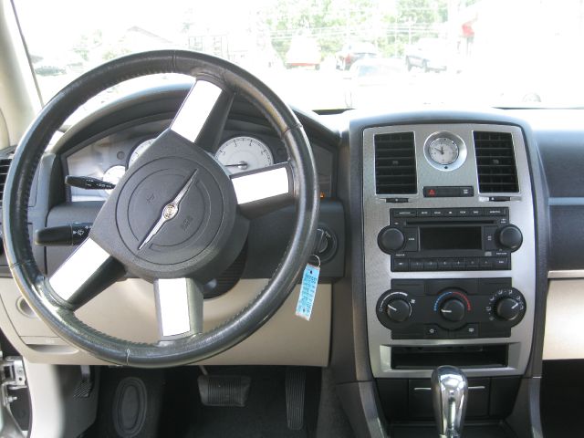 Chrysler 300 2005 photo 7