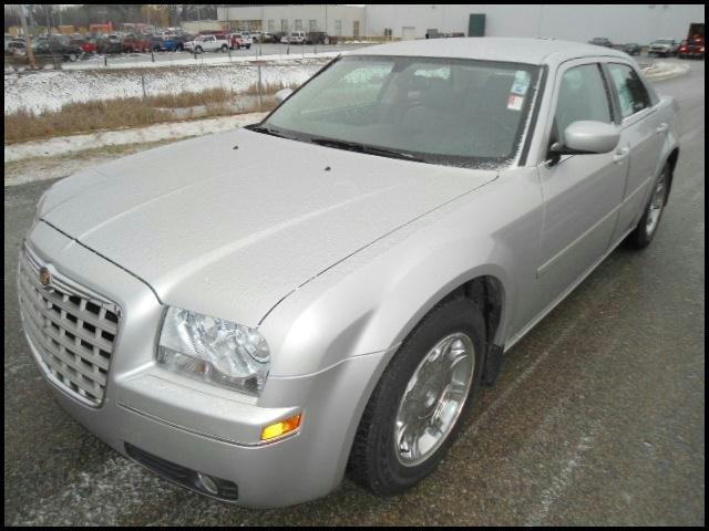 Chrysler 300 2005 photo 2