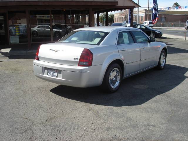 Chrysler 300 2005 photo 3