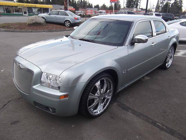Chrysler 300 2005 photo 2
