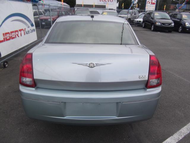 Chrysler 300 2005 photo 4