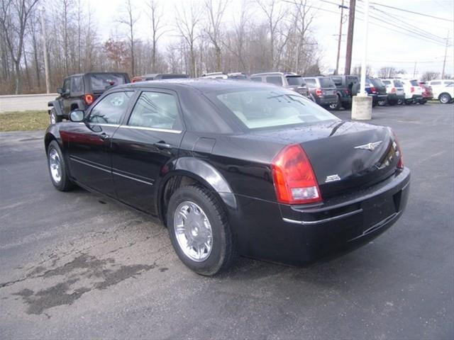 Chrysler 300 2005 photo 1