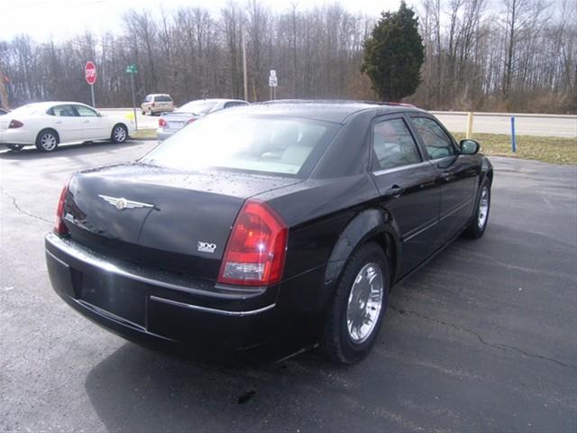 Chrysler 300 2005 photo 3