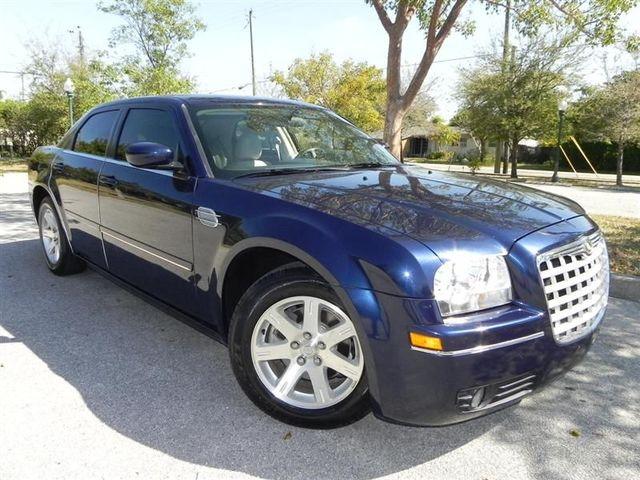 Chrysler 300 Ext Cab 125.9 WB Unspecified