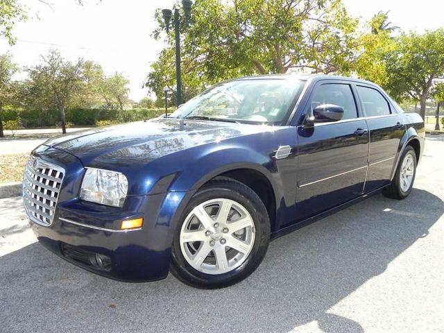 Chrysler 300 2005 photo 2