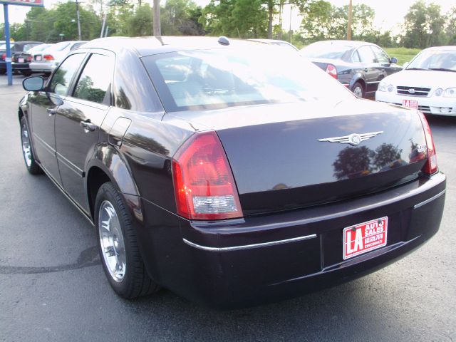 Chrysler 300 2005 photo 12