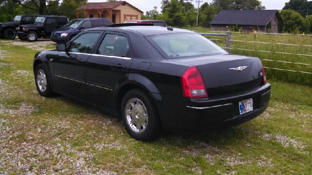 Chrysler 300 2005 photo 2