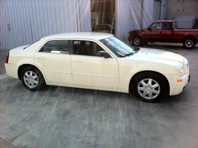 Chrysler 300 2005 photo 1