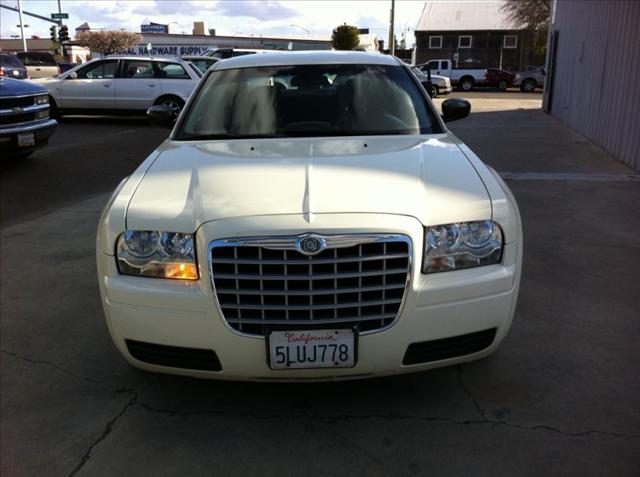 Chrysler 300 2005 photo 2