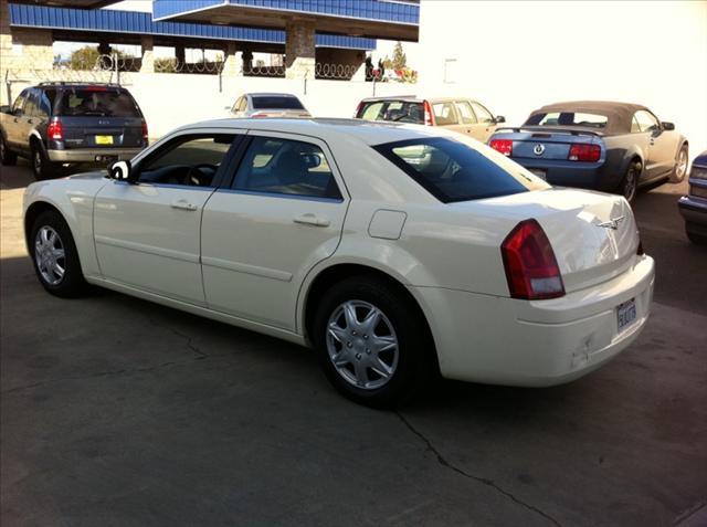 Chrysler 300 2005 photo 3