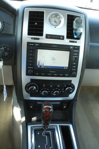 Chrysler 300 2005 photo 11