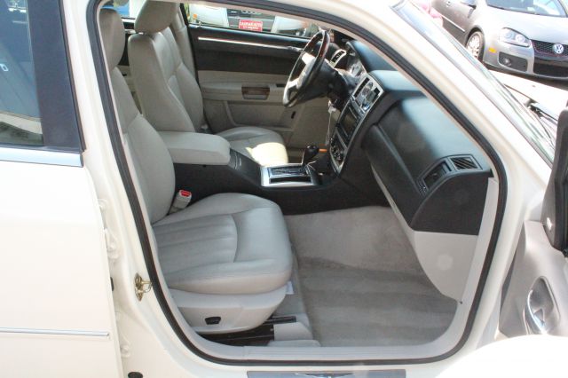 Chrysler 300 2005 photo 17