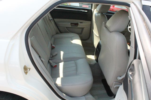 Chrysler 300 2005 photo 18