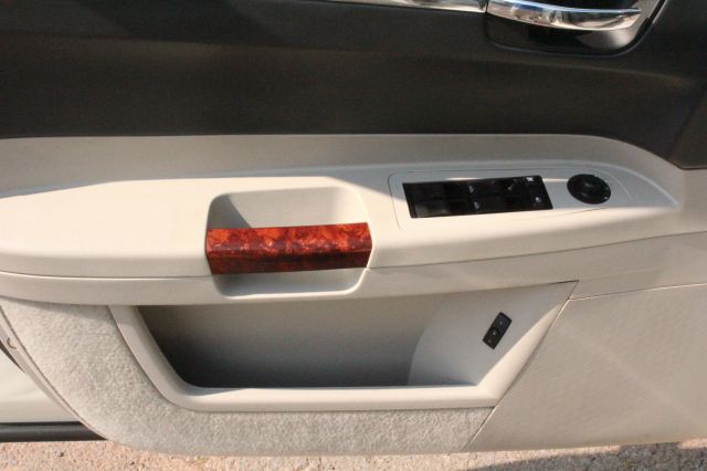 Chrysler 300 2005 photo 19