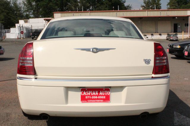 Chrysler 300 2005 photo 22