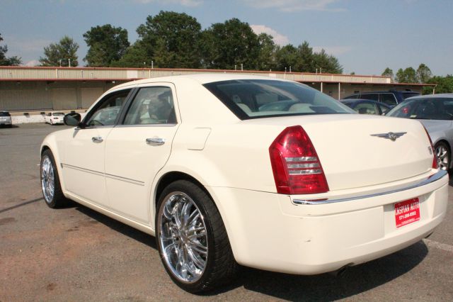 Chrysler 300 2005 photo 23