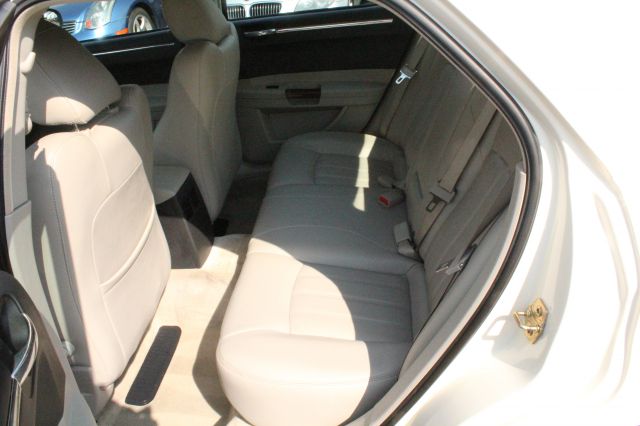 Chrysler 300 2005 photo 29