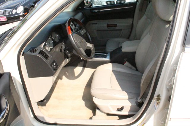 Chrysler 300 2005 photo 35