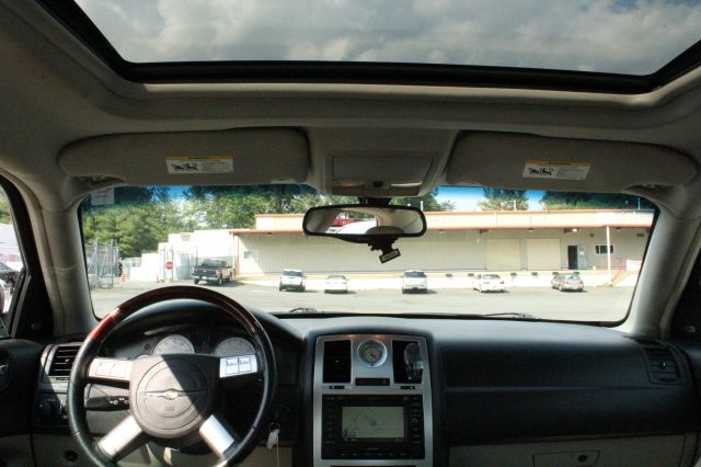 Chrysler 300 2005 photo 36