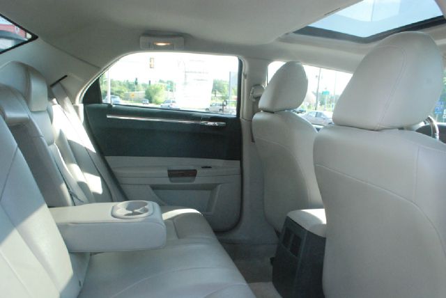 Chrysler 300 2005 photo 10