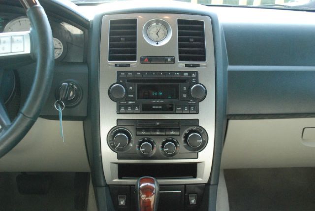 Chrysler 300 2005 photo 11