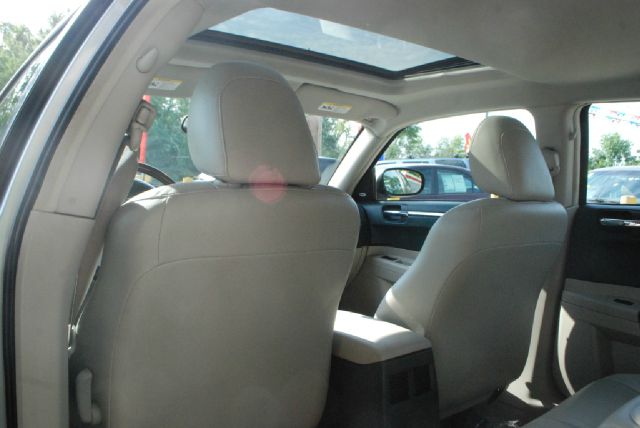 Chrysler 300 2005 photo 12
