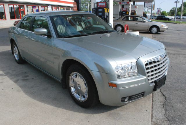 Chrysler 300 2005 photo 17