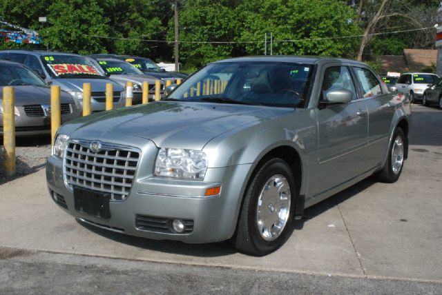 Chrysler 300 2005 photo 18