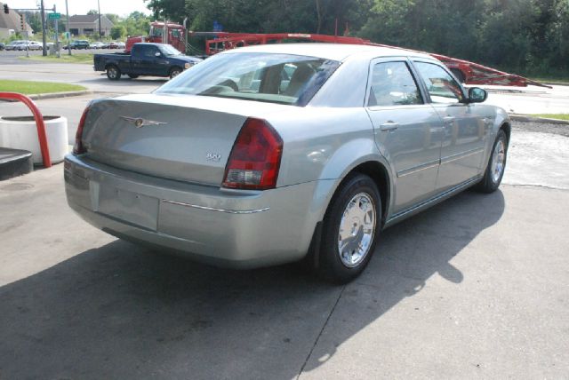 Chrysler 300 2005 photo 7