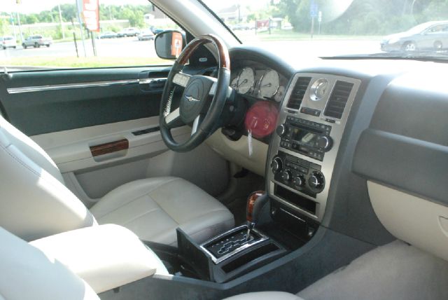 Chrysler 300 2005 photo 9