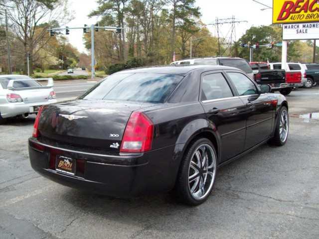 Chrysler 300 2005 photo 2