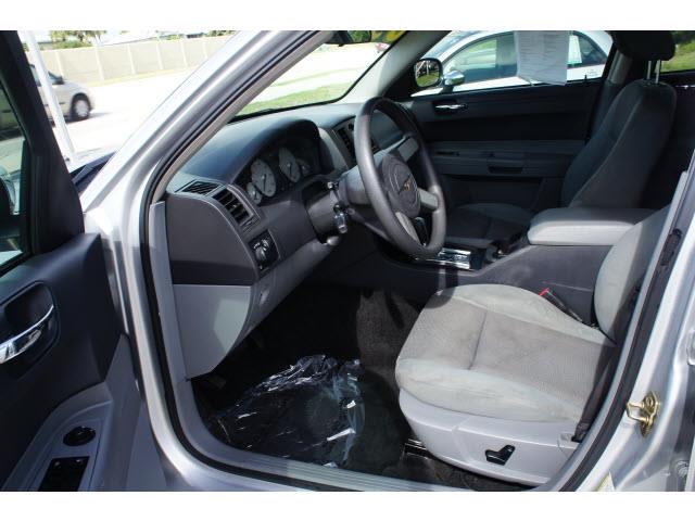 Chrysler 300 2005 photo 1