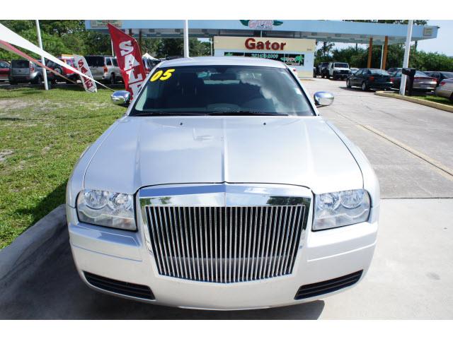 Chrysler 300 2005 photo 2