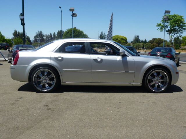 Chrysler 300 2005 photo 3