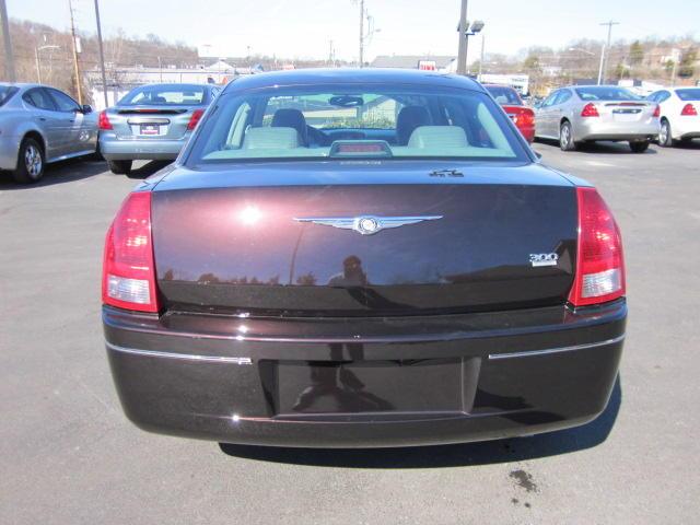 Chrysler 300 2005 photo 4