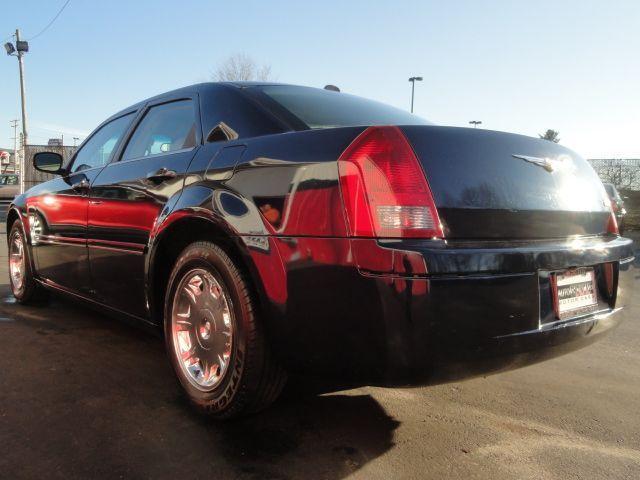 Chrysler 300 2005 photo 4