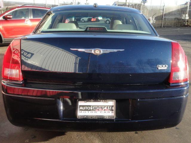 Chrysler 300 2005 photo 5